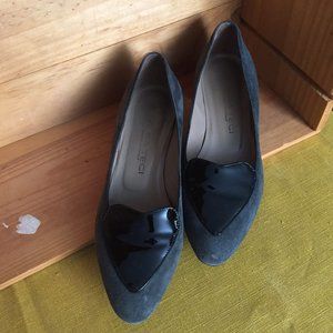 Olive green suede low-heeled pumps